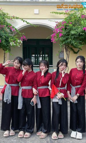 bà ba nữ đỏ đô