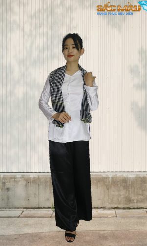 trang phục võ thị sáu