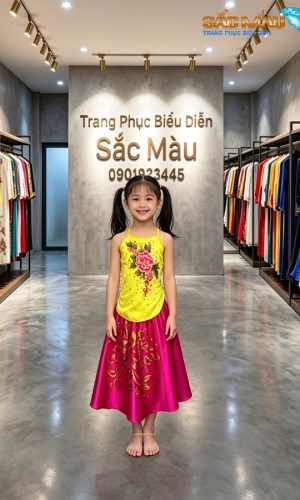 yếm vàng váy hồng