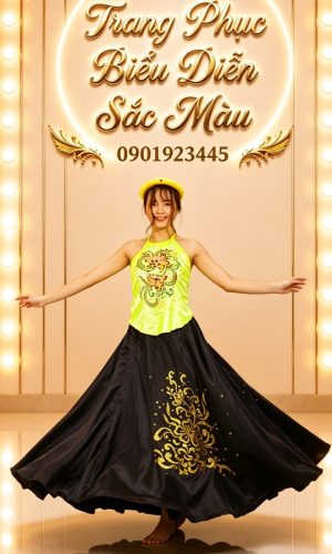 yếm vàng váy đen