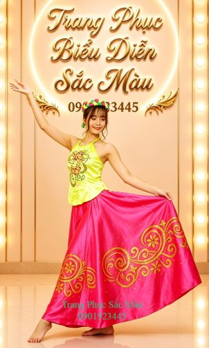 yếm vàng váy hồng